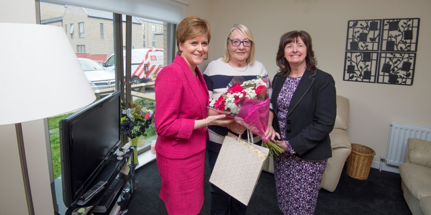 First Minister visits tenants at new GHA homes